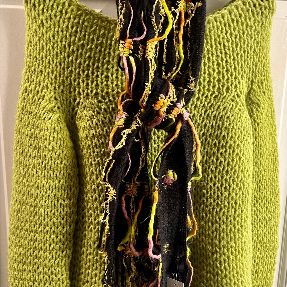 DKNY MOHAIR Wool Chunky Knit SWEATER Neon green, Size Medium with bonus scarf!
